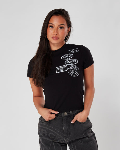 Camiseta ajustada de la insignia mono negra para mujer