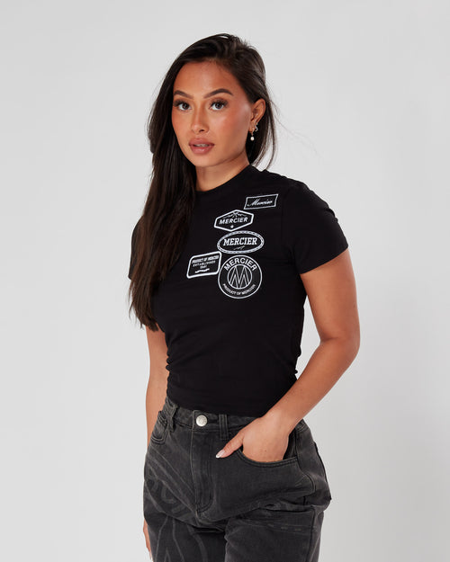 Camiseta ajustada de la insignia mono negra para mujer