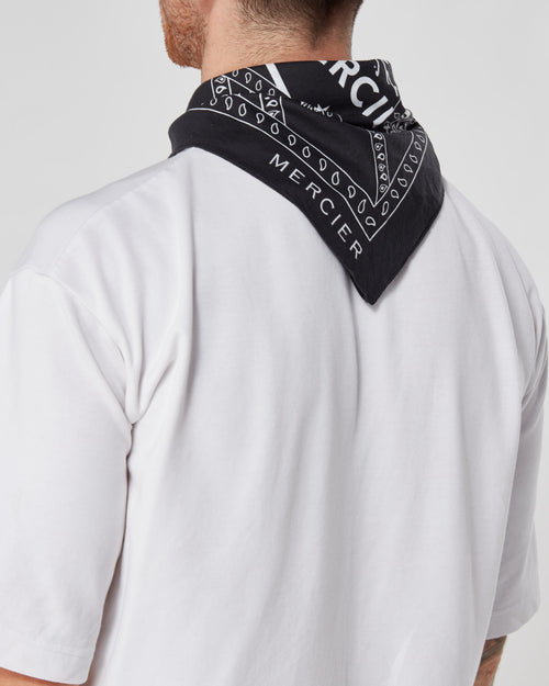 Bandana con estampado de cachemira y distintivo negro